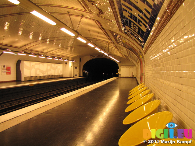 SX18525 Metro station Paris